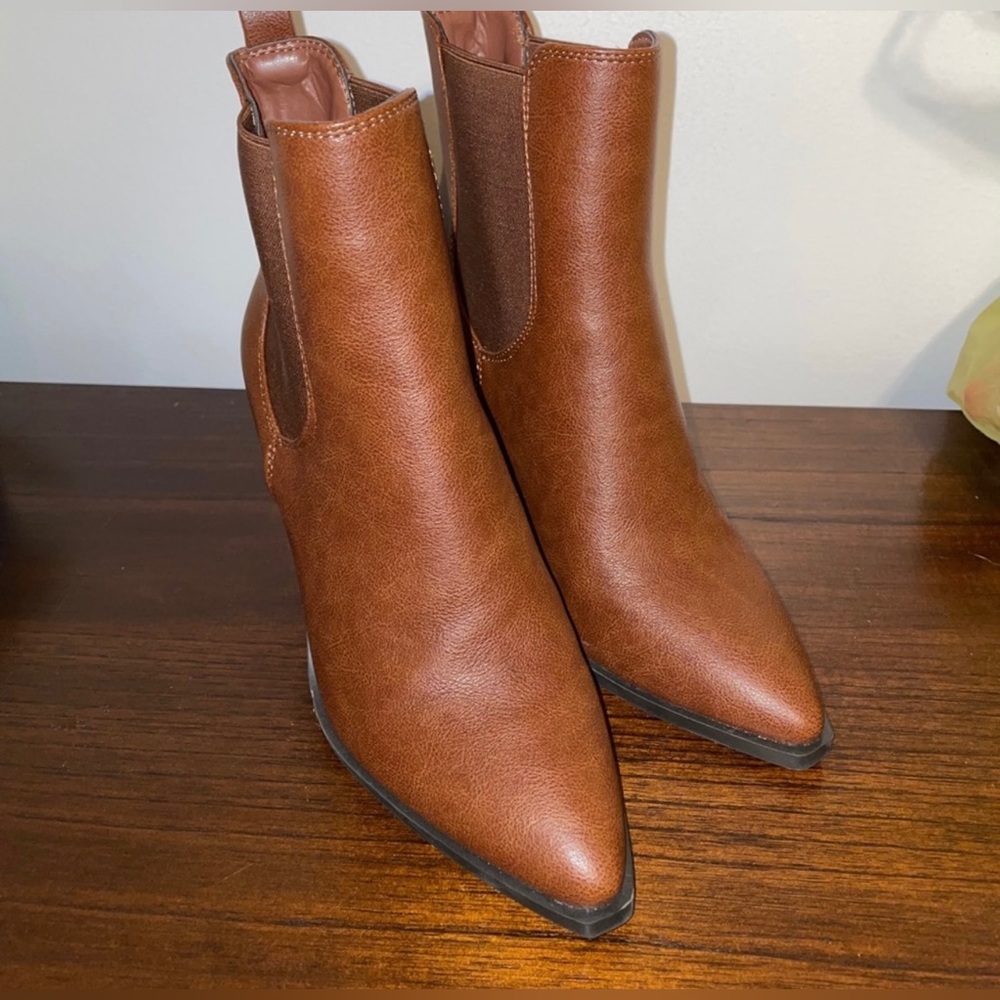 Bamboo Brown high ankle booties size 8.5 NWOT